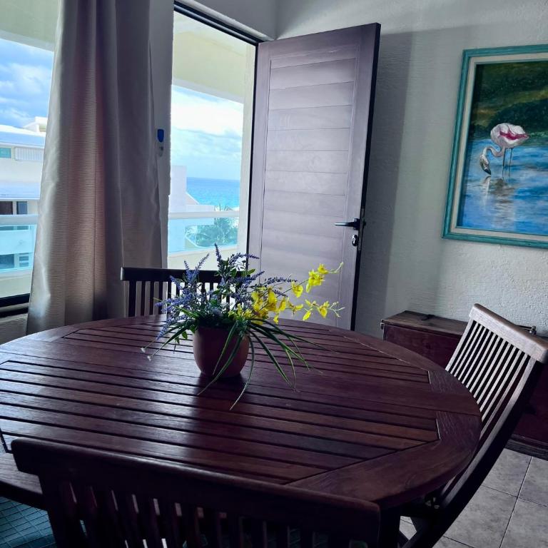 Beachfront 1BR Beach & Pool Lagoon Sunset View Hotel Zone - One-Bedroom Apartment - 23