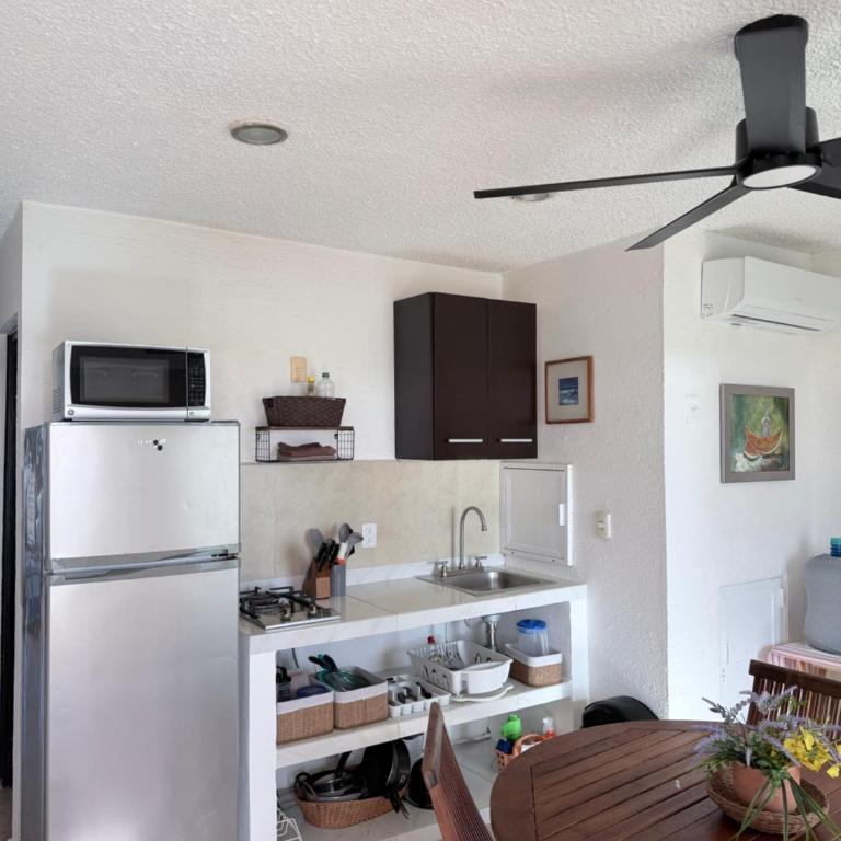 Beachfront 1BR Beach & Pool Lagoon Sunset View Hotel Zone - One-Bedroom Apartment - 24