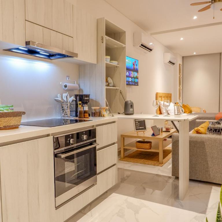 Modern loft 100 steps from Bello Horizonte Beach - One-Bedroom Apartment with Balcony and Sea View - 28