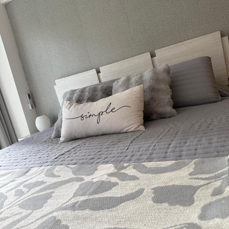 Departamento en Mar del Plata con cochera incluida - Estudio con cama extragrande y sofá cama - 22