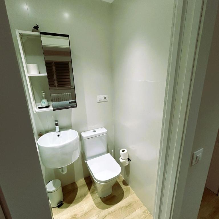 Pensión La Castellana - Habitación Doble con baño privado - 3