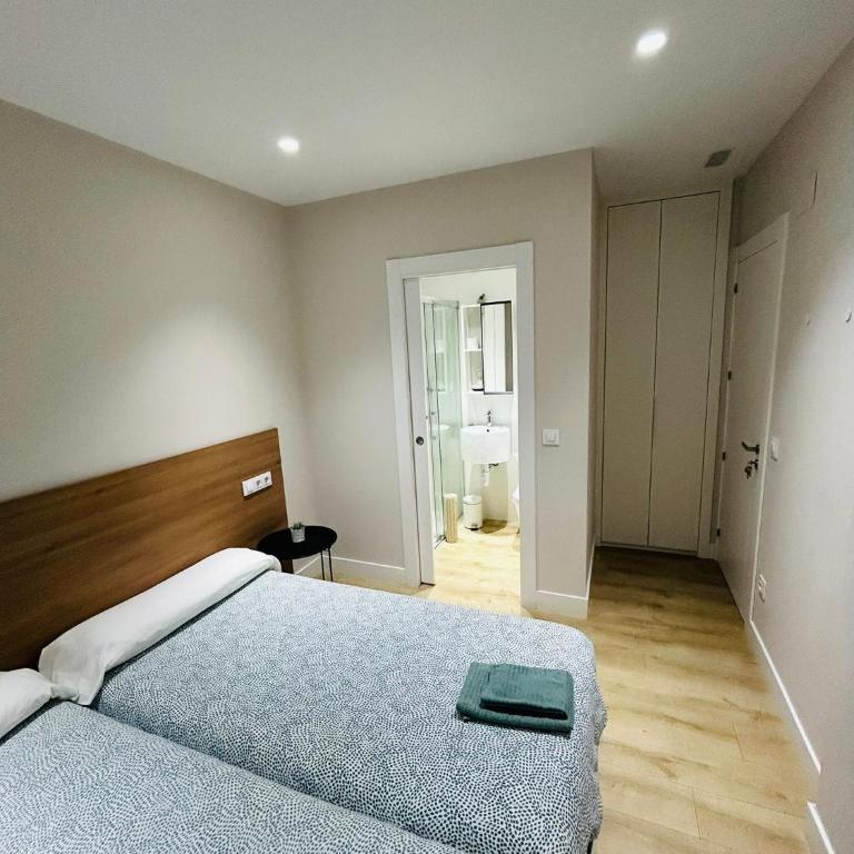 Pensión La Castellana - Habitación Doble con baño privado - 4
