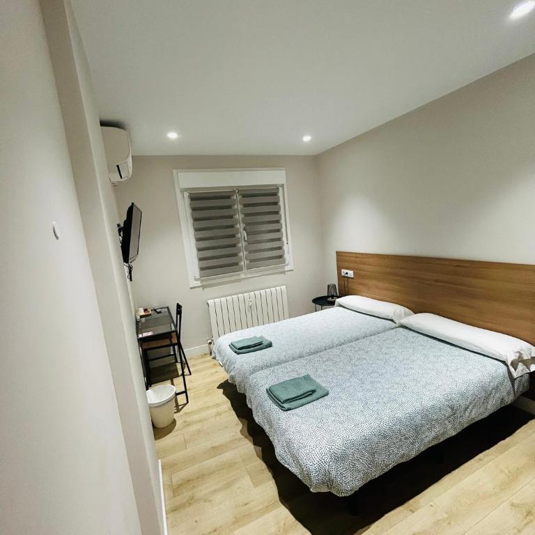 Pensión La Castellana - Habitación Doble con baño privado - 2