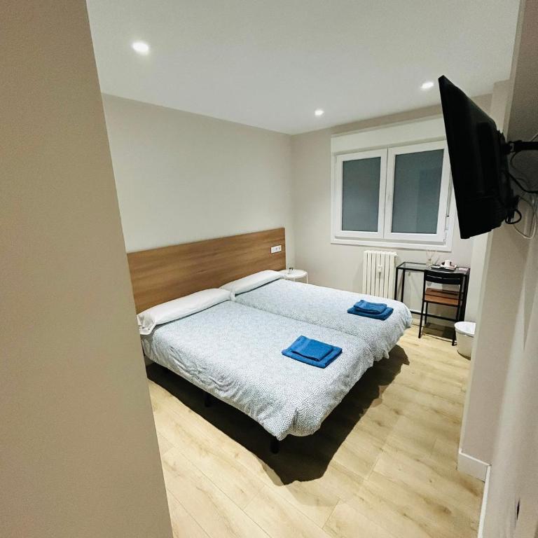 Pensión La Castellana - Habitación Doble con baño privado - 7