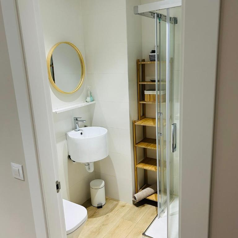 Pensión La Castellana - Habitación Doble con baño privado - 8
