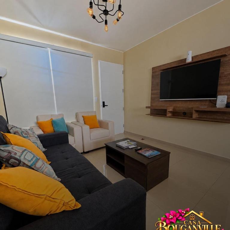 Casa Bouganville Ica - Three-Bedroom House - 1