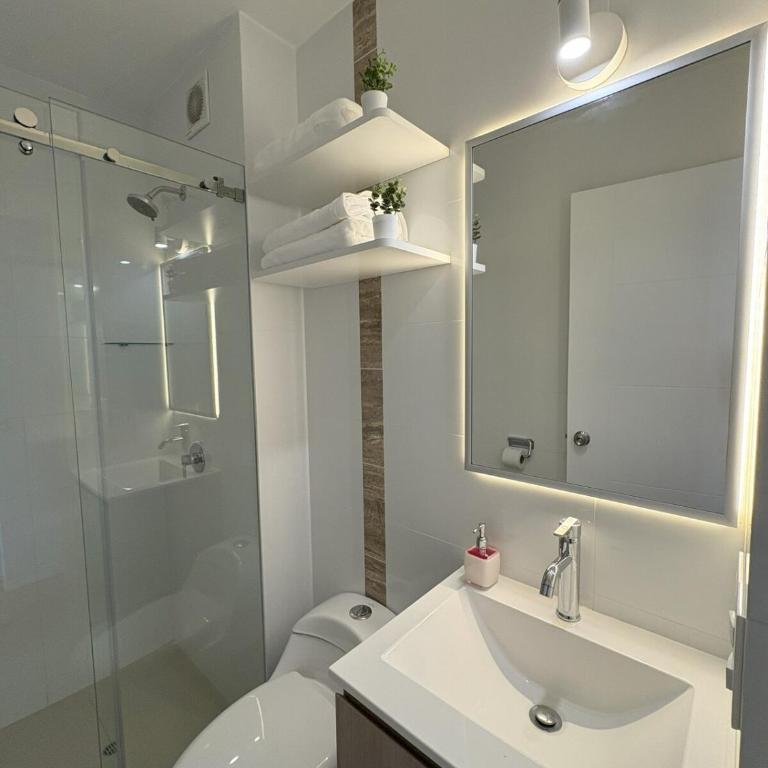 Brand New Modern Family Apartment Near Miraflores with Free Parking - Apartamento - 60