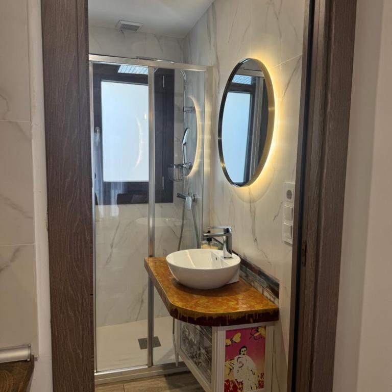 ATENEO CUENCA Suites con cocina en el casco histórico - Suite mit Balkon - 9