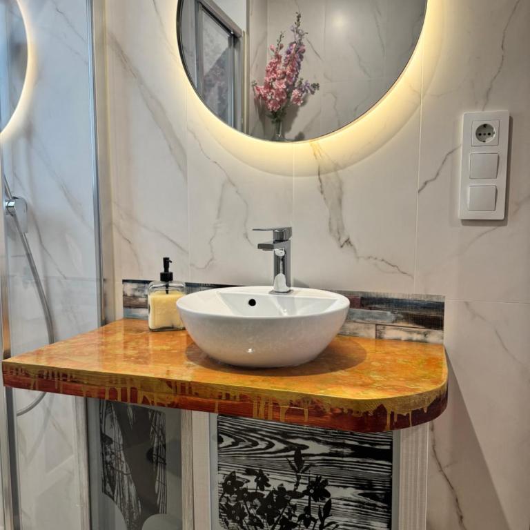 ATENEO CUENCA Suites con cocina en el casco histórico - Suite mit Balkon - 1