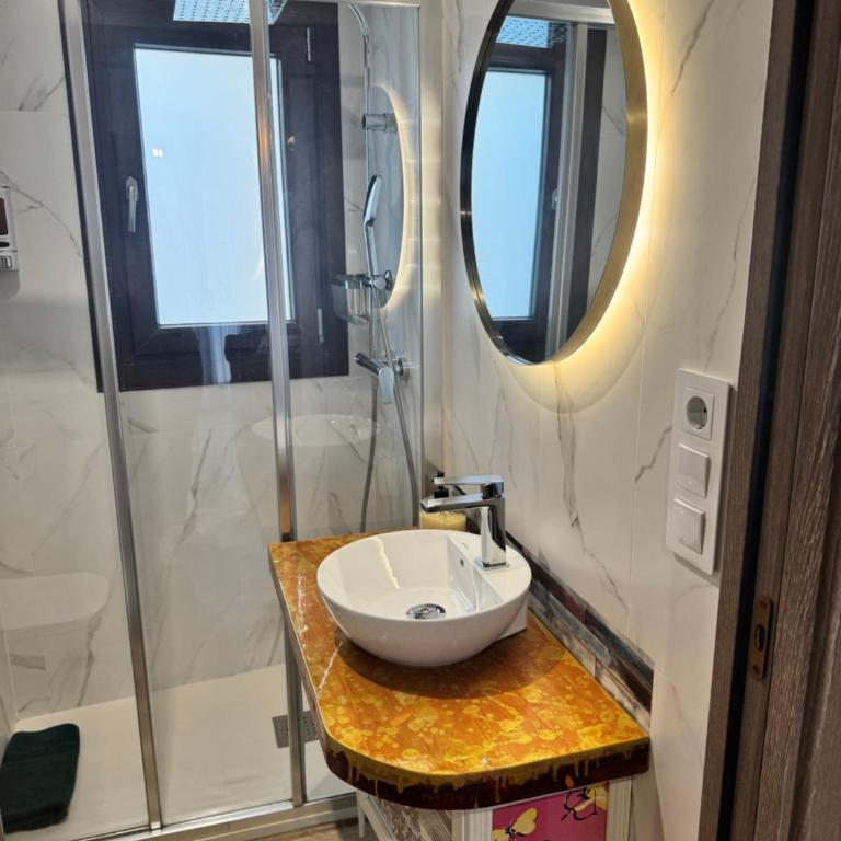 ATENEO CUENCA Suites con cocina en el casco histórico - Suite mit Balkon - 2