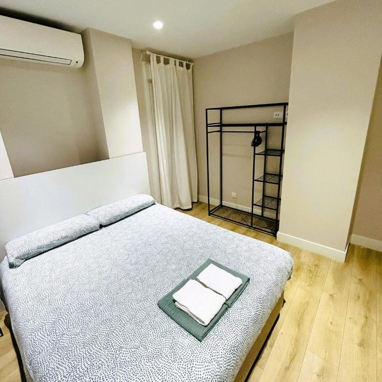 Pensión La Castellana - Habitación con cama grande - 5