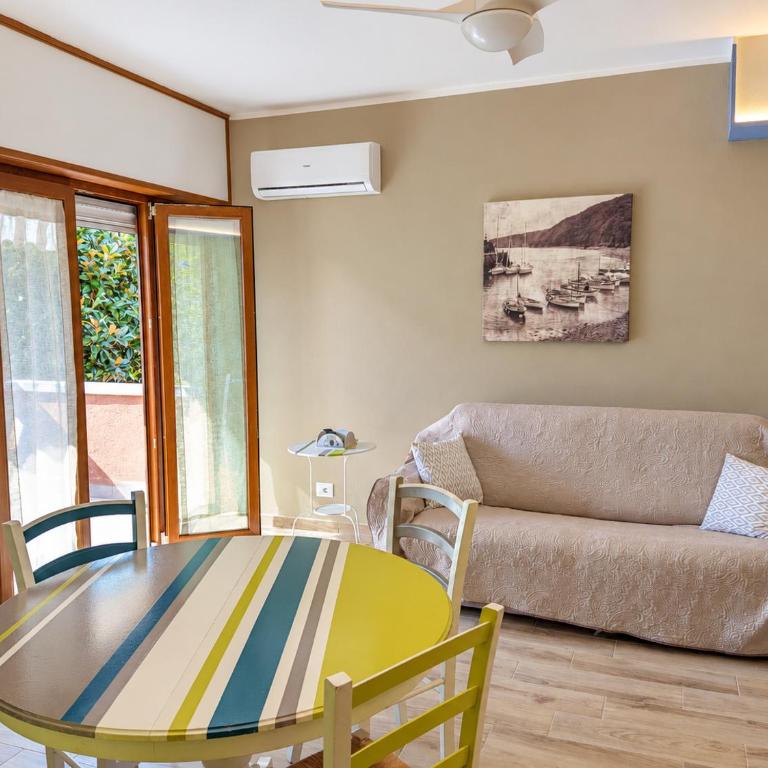 BookingPeschiera del Garda - Appartamento con 2 Camere da Letto e Balcone - 9