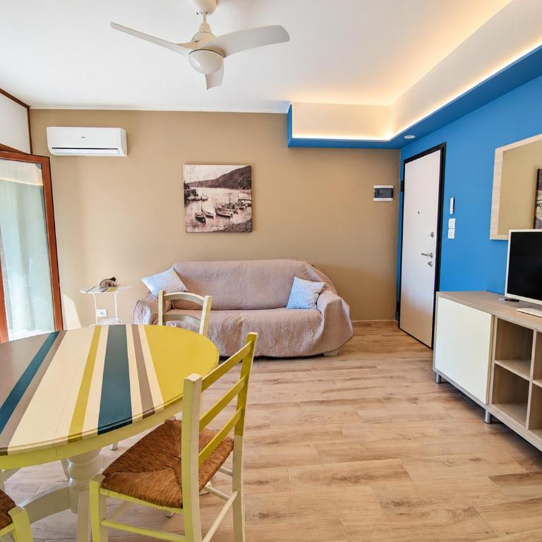 BookingPeschiera del Garda - Appartamento con 2 Camere da Letto e Balcone - 1