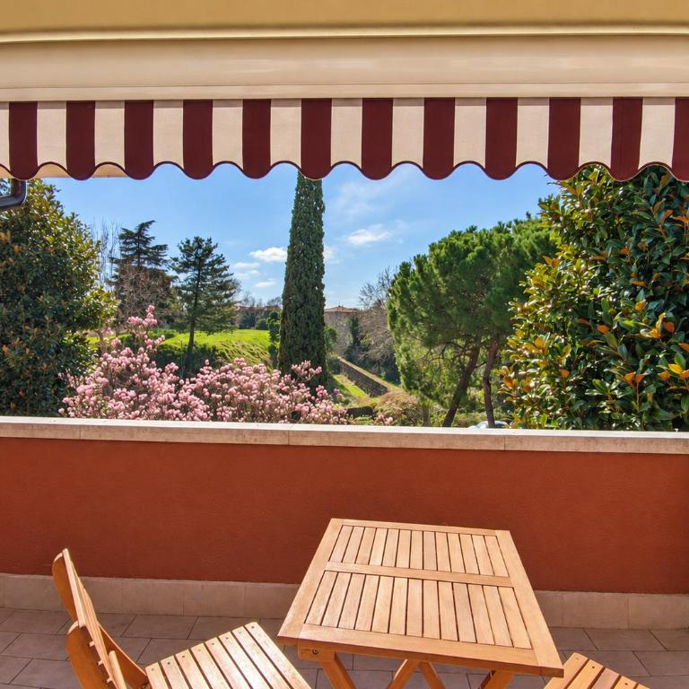 BookingPeschiera del Garda - Appartamento con 2 Camere da Letto e Balcone - 8