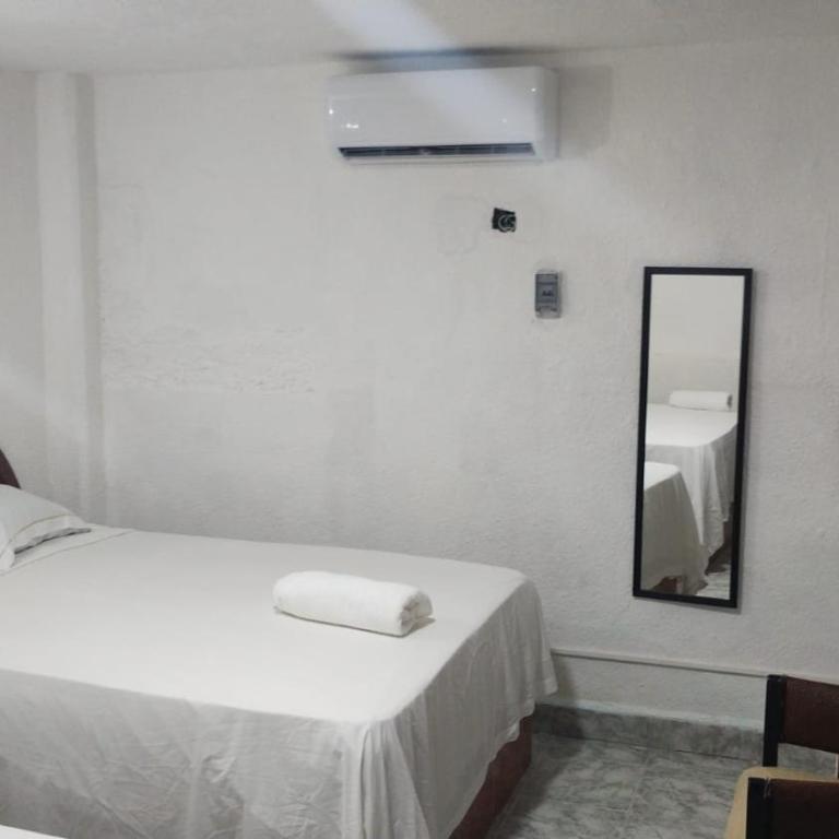 Casa de huespedes LOS SANTOS - Habitación Doble con baño privado - 3