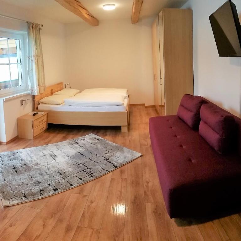 Landgasthof Hotel Zehenthof - Dreibettzimmer mit Balkon - 13