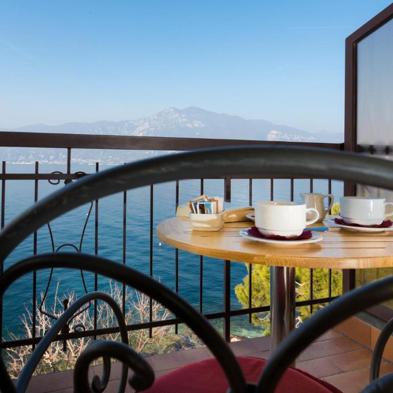 Taki Village - Junior Suite con Balcone e Vista Lago - 5