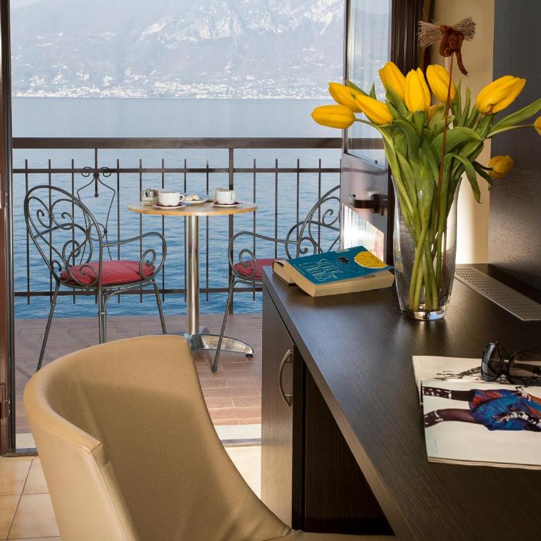 Taki Village - Junior Suite con Balcone e Vista Lago - 6