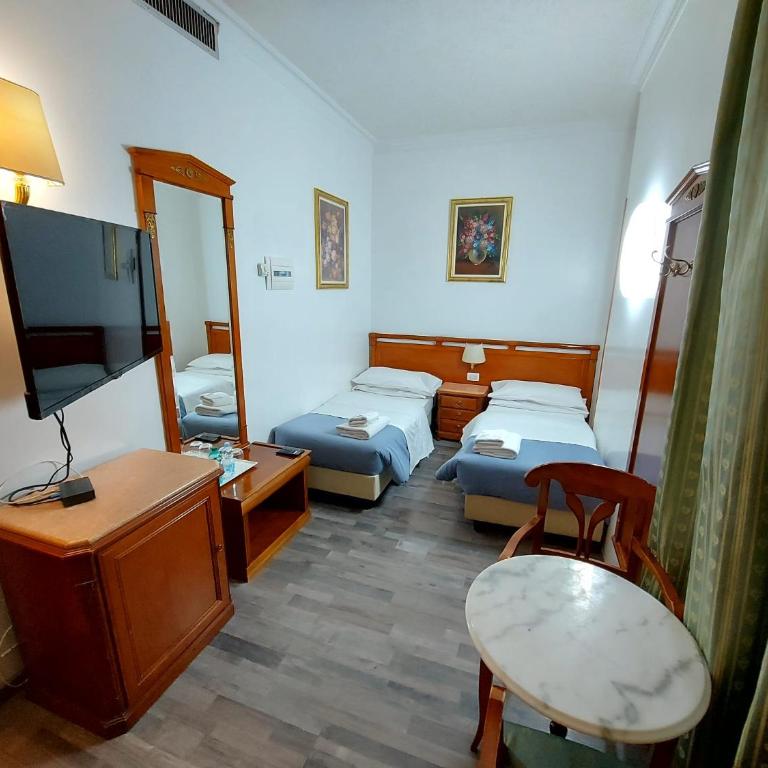 HOTEL mh GIORGI - Camera Deluxe Doppia con Letti Singoli - 2
