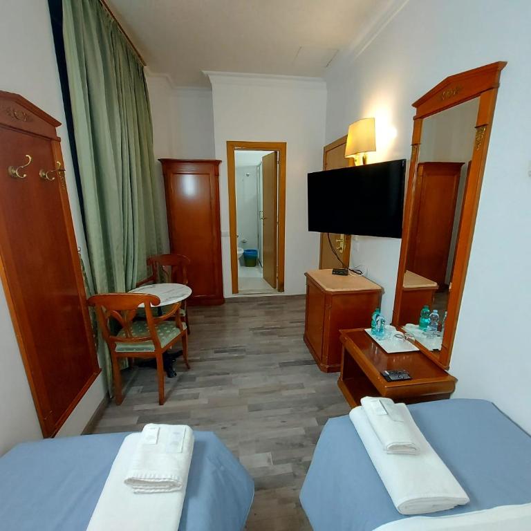 HOTEL mh GIORGI - Camera Deluxe Doppia con Letti Singoli - 5