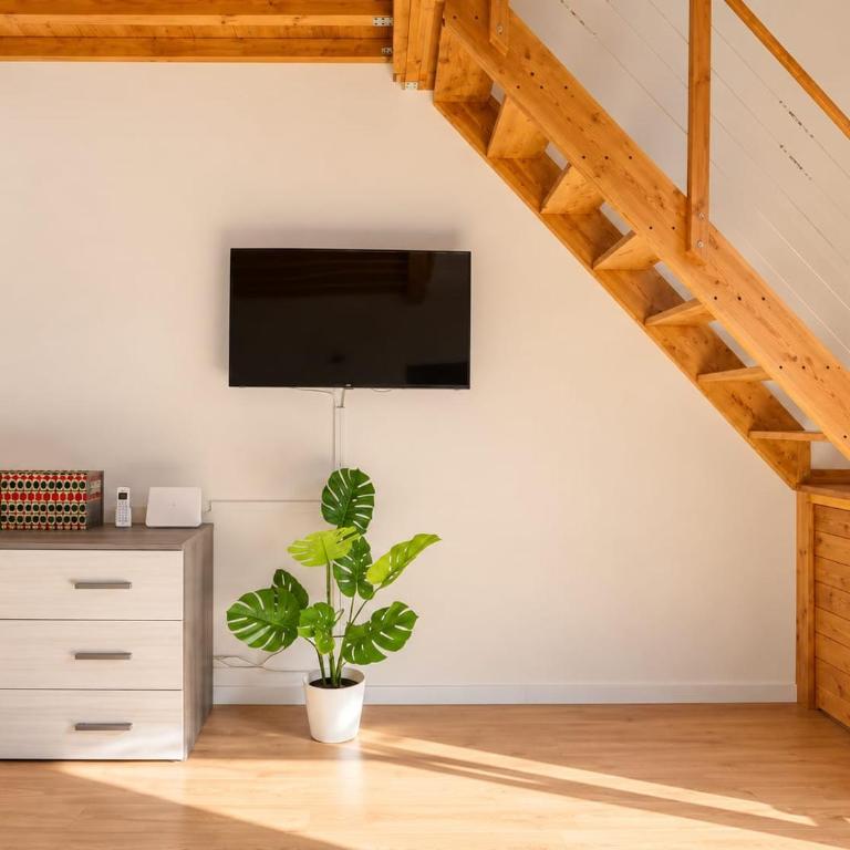 Spacious Apartment with Wooden Mezzanine - Near the Tram - 15 Minutes from the Centre - Two-Bedroom Apartment with Balcony - 24