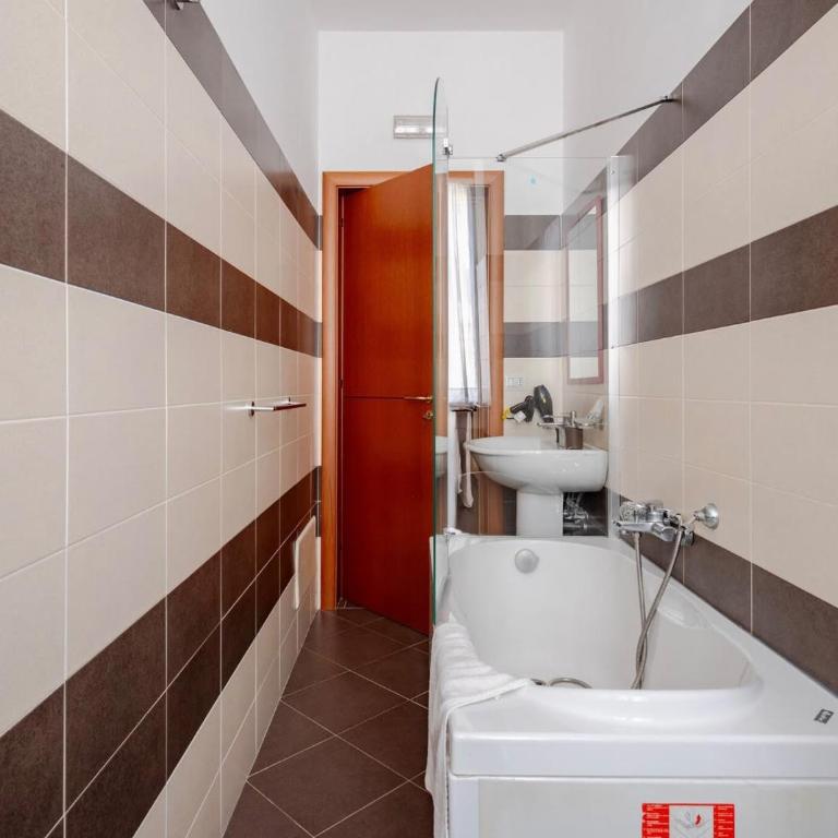 La Fenice Centrale - Two-Bedroom Apartment - 19