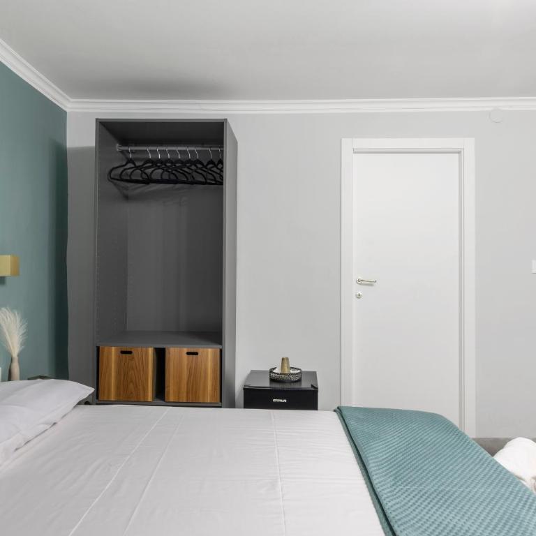 Soleil Rooms - Quadruple Room with Shower - 2