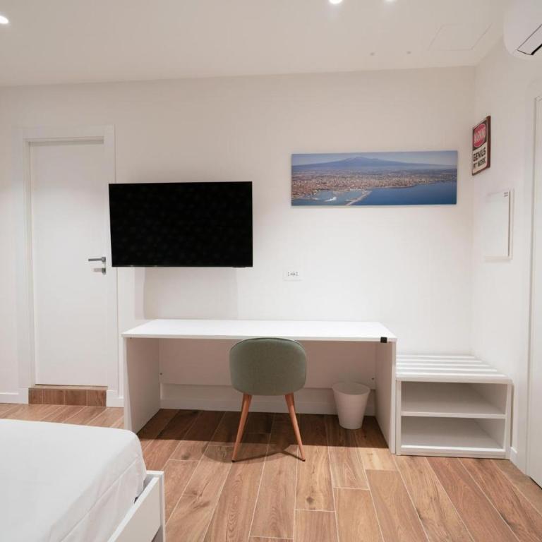 Charming Catania Apartment with Balcony - Apartment - 2