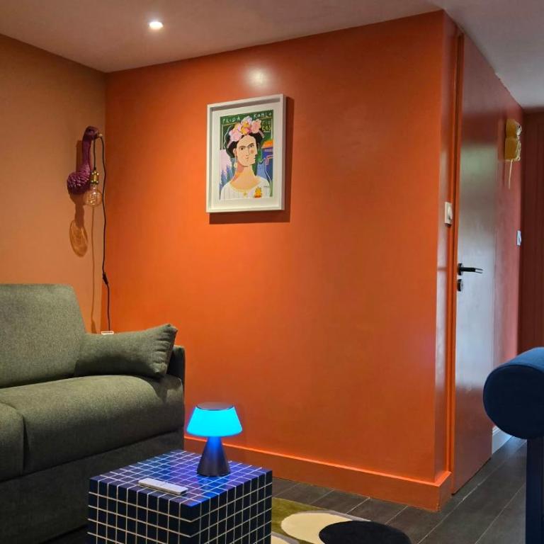 Un écrin pop art au cœur de la ville d'Hiver - Chambre Double avec Terrasse - 11