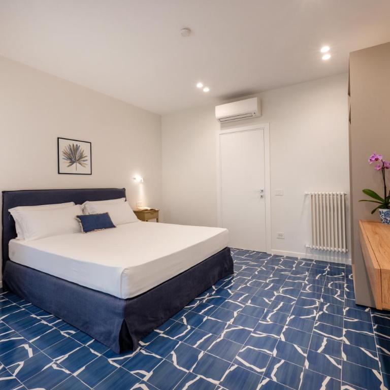 Elegant & Modern 4Bedroom Home in Central Sorrento - Apartment - 37