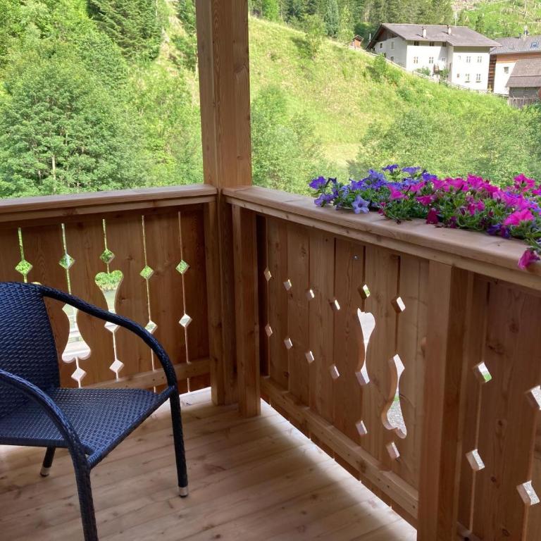 Pe De Munt Apartments - Two-Bedroom Deluxe Apartment with Garden View - 12