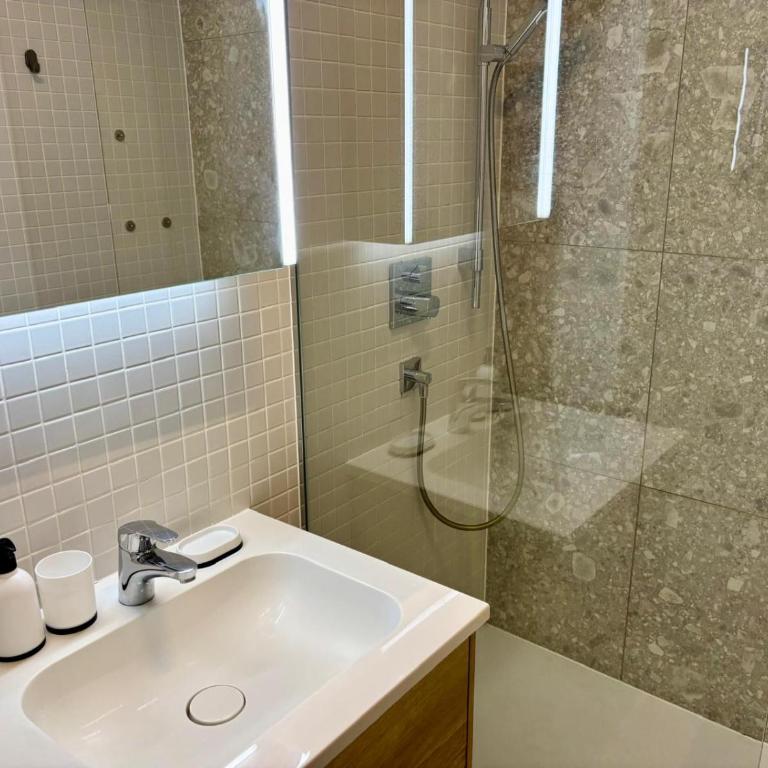 City Apartment Top 3 - Appartamento con 1 Camera da Letto - 3