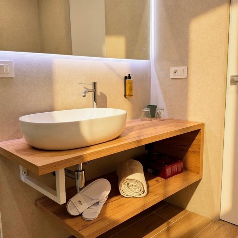 Riva Viola - Camera Matrimoniale con Bagno Privato - 4