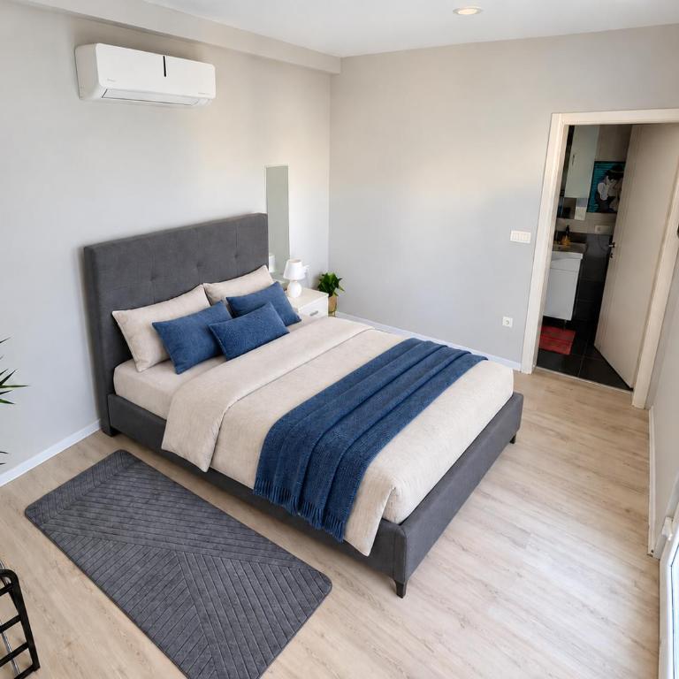 K Deluxe Private Rooms with Ensuite - MOSTAR - Deluks Dvokrevetna Soba s Bračnim Krevetom (2 odrasle osobe + 1 dete) - 1