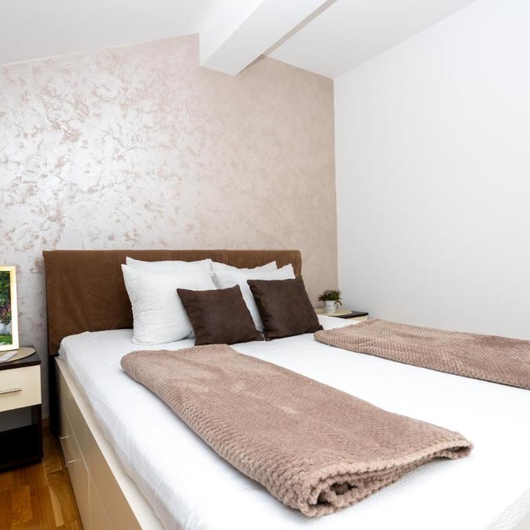 Apartman SMOKVA - Two-Bedroom Apartment - 40