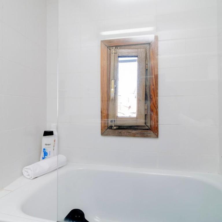 Poesía Urbana Reflejos de Imaginación en Malasaña - Apartamento de 2 dormitorios - 4
