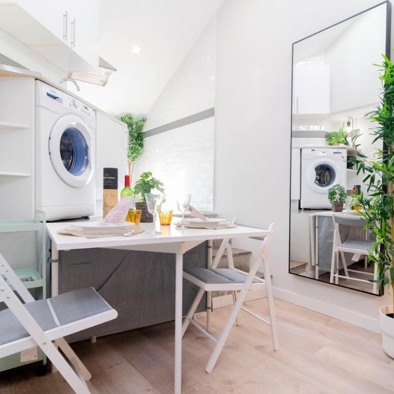 Poesía Urbana Reflejos de Imaginación en Malasaña - Apartamento de 2 dormitorios - 16