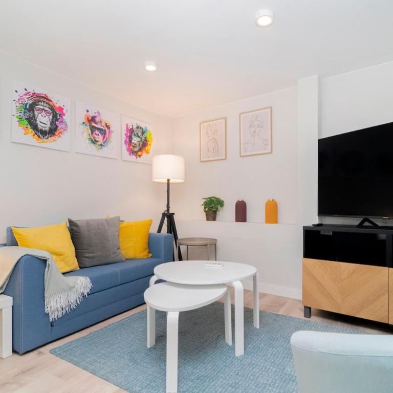 Poesía Urbana Reflejos de Imaginación en Malasaña - Apartamento de 2 dormitorios - 22
