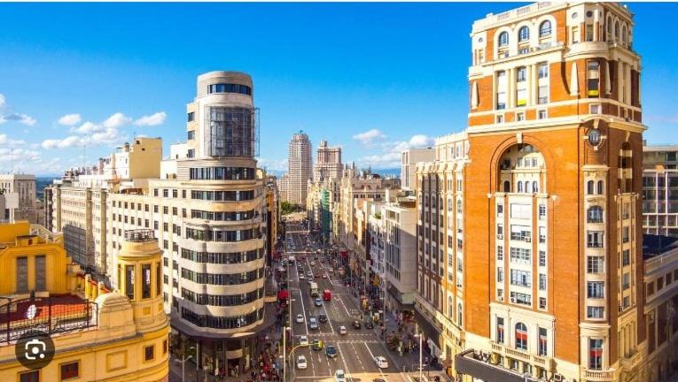 Poesía Urbana Reflejos de Imaginación en Malasaña - Apartamento de 2 dormitorios - 23