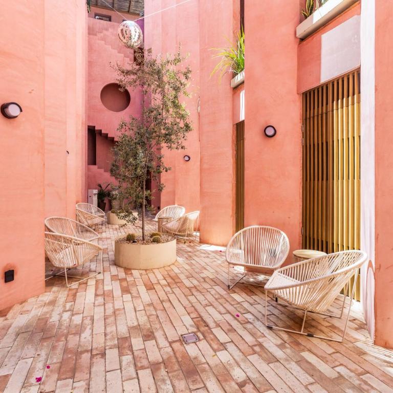 Art District Nautical Stay with Rooftop Pool - Apartment - 14