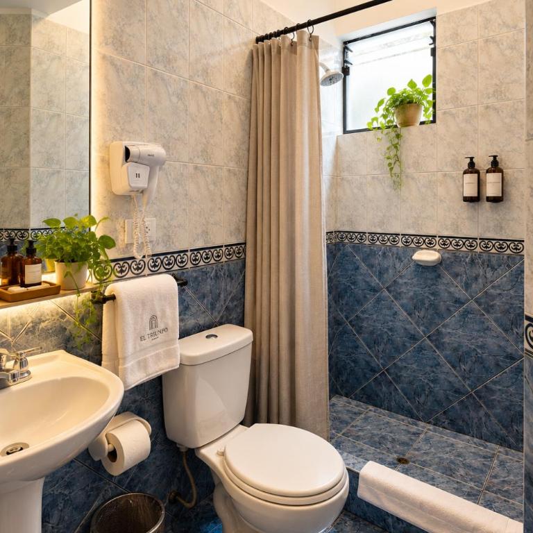 Hostal & Apartments El Triunfo - Superior Double or Twin Room with City View - 6