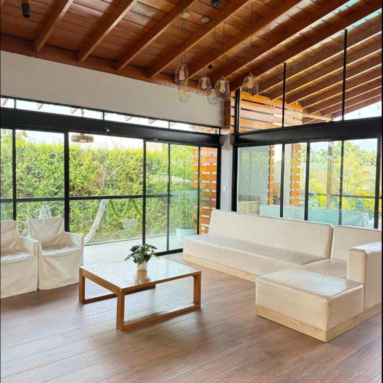 Spacious Home 4BR with Pool in Pachacamac - Vacation Home - 7