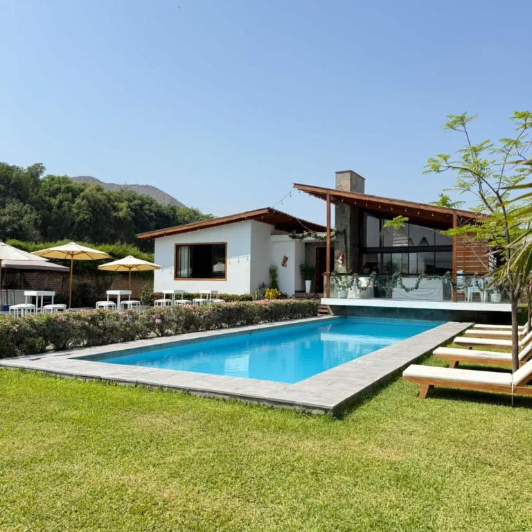 Spacious Home 4BR with Pool in Pachacamac - Vacation Home - 19