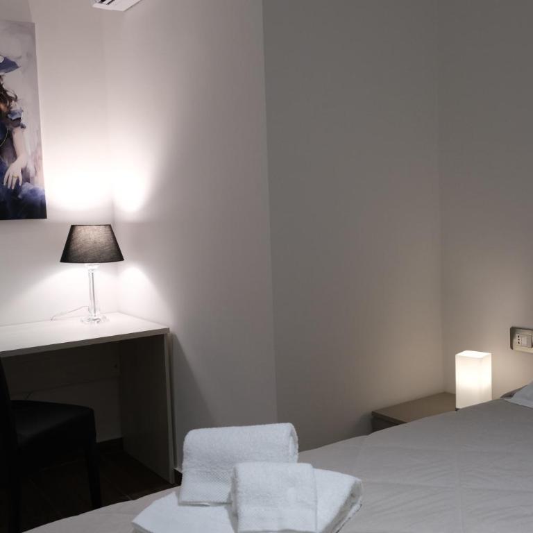 V21 Suite Bari - Camera Doppia con Letti Singoli con Bagno Privato - 2