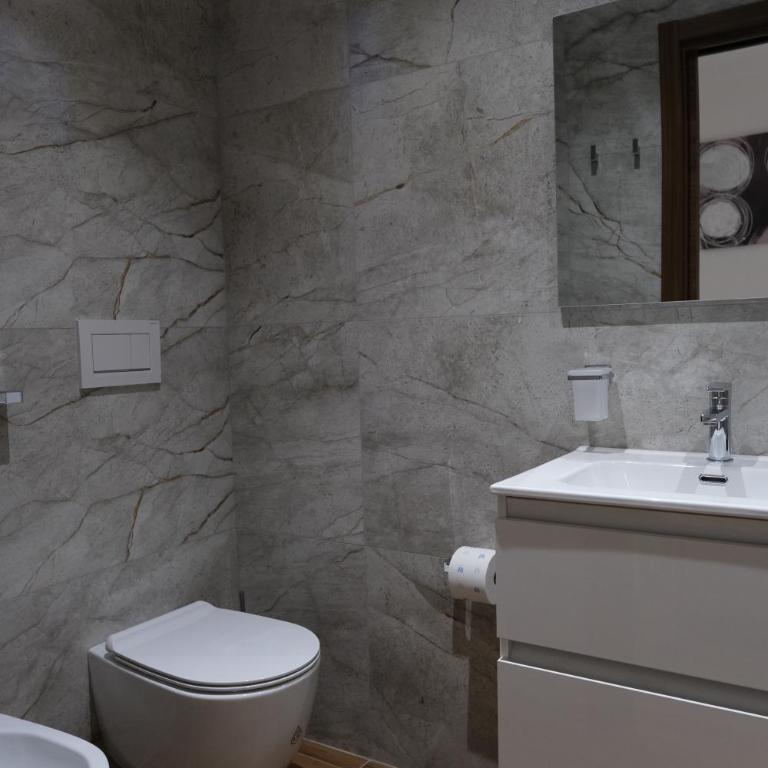 V21 Suite Bari - Camera Doppia con Letti Singoli con Bagno Privato - 5