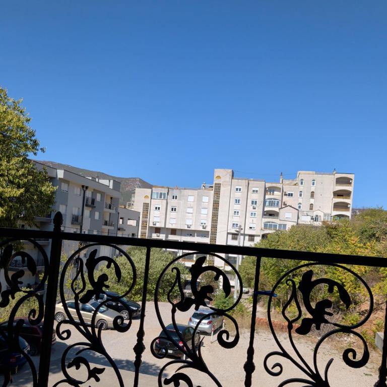 K Deluxe Private Rooms with Ensuite - MOSTAR - Deluks Dvokrevetna Soba s Bračnim Krevetom (2 odrasle osobe + 1 dete) - 5