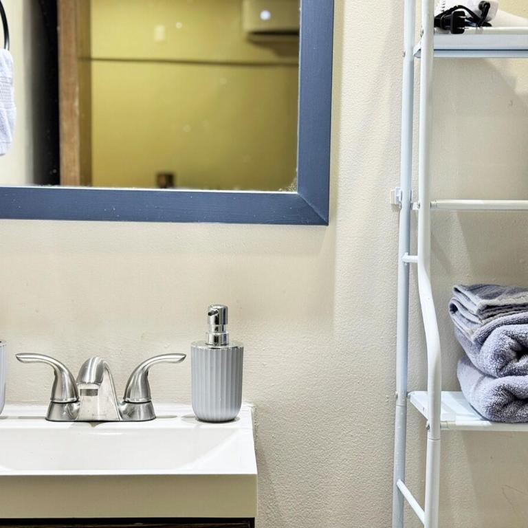 8min to US Consulate Fast WiFi Free Parking - Apartment - 11