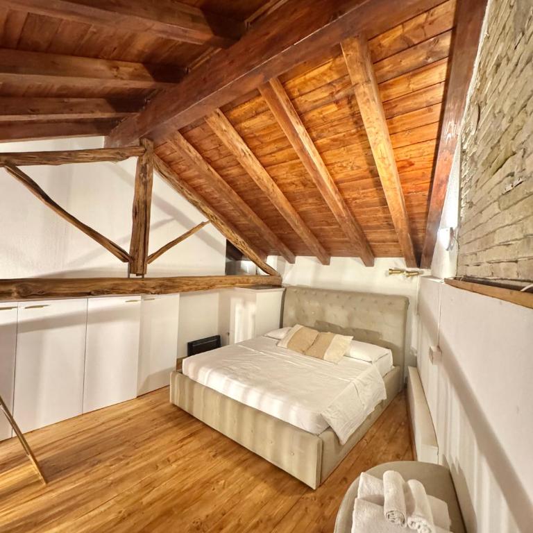 Kalma - Central Wooden Loft - One-Bedroom Apartment - 3