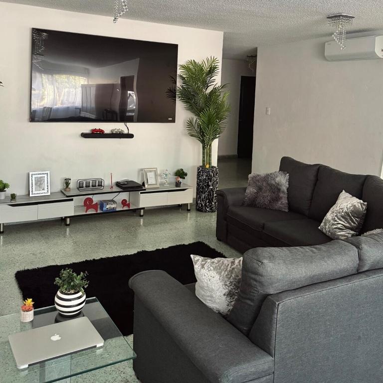 Casa Lienzo - Three-Bedroom Apartment - 2
