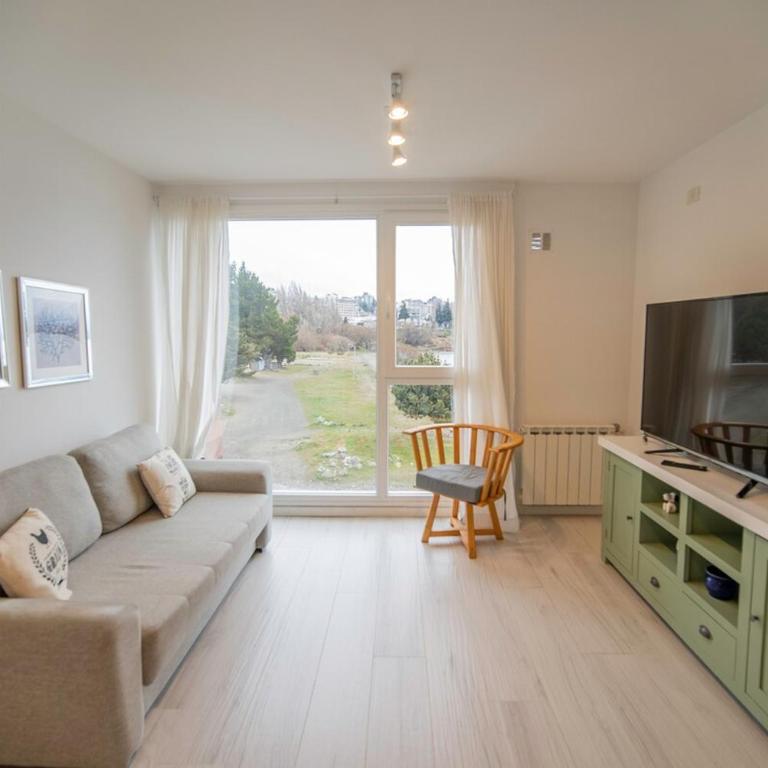 Lakefront apartment - One-Bedroom Apartment - 11